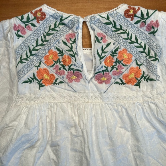 New In Loom Floral Embroidered Blouse Size Medium - Picture 9 of 13